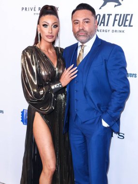 American golfer and model Holly Sonders and boyfriend/American boxing promoter and former professional boxer Oscar De La Hoya arrive at the 22nd Annual Harold And Carole Pump Foundation Gala held at The Beverly Hilton Hotel on August 19, 2022 in Beve