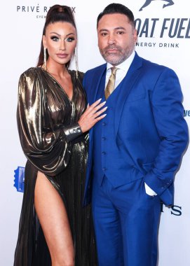American golfer and model Holly Sonders and boyfriend/American boxing promoter and former professional boxer Oscar De La Hoya arrive at the 22nd Annual Harold And Carole Pump Foundation Gala held at The Beverly Hilton Hotel on August 19, 2022 in Beve
