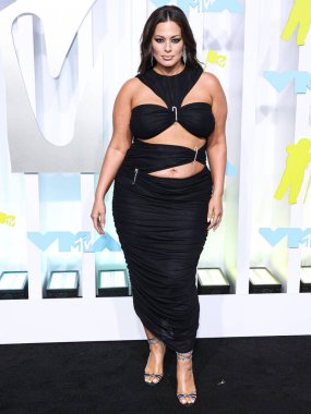 Ashley Graham arrives at the 2022 MTV Video Music Awards held at the Prudential Center on August 28, 2022 in Newark, New Jersey, United States.