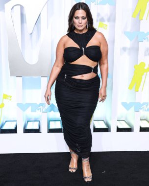 Ashley Graham arrives at the 2022 MTV Video Music Awards held at the Prudential Center on August 28, 2022 in Newark, New Jersey, United States.