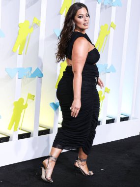 Ashley Graham arrives at the 2022 MTV Video Music Awards held at the Prudential Center on August 28, 2022 in Newark, New Jersey, United States.