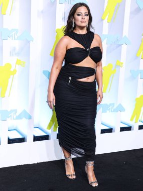 Ashley Graham arrives at the 2022 MTV Video Music Awards held at the Prudential Center on August 28, 2022 in Newark, New Jersey, United States.