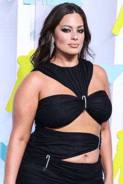 Ashley Graham arrives at the 2022 MTV Video Music Awards held at the Prudential Center on August 28, 2022 in Newark, New Jersey, United States.