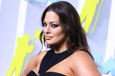 Ashley Graham arrives at the 2022 MTV Video Music Awards held at the Prudential Center on August 28, 2022 in Newark, New Jersey, United States.