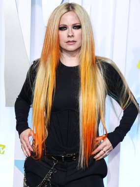 Avril Lavigne arrives at the 2022 MTV Video Music Awards held at the Prudential Center on August 28, 2022 in Newark, New Jersey, United States.