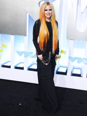 Avril Lavigne arrives at the 2022 MTV Video Music Awards held at the Prudential Center on August 28, 2022 in Newark, New Jersey, United States.