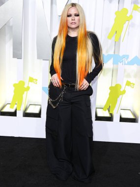 Avril Lavigne arrives at the 2022 MTV Video Music Awards held at the Prudential Center on August 28, 2022 in Newark, New Jersey, United States.