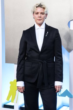 Betty Who arrives at the 2022 MTV Video Music Awards held at the Prudential Center on August 28, 2022 in Newark, New Jersey, United States.