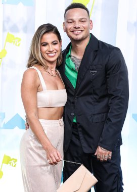 Katelyn Jae Brown and Kane Brown arrive at the 2022 MTV Video Music Awards held at the Prudential Center on August 28, 2022 in Newark, New Jersey, United States.