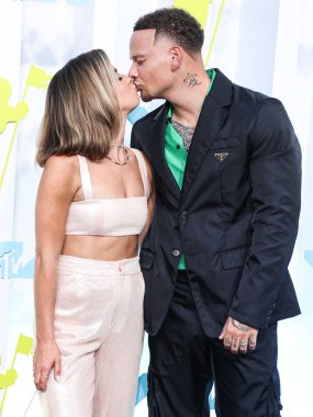 Katelyn Jae Brown and Kane Brown arrive at the 2022 MTV Video Music Awards held at the Prudential Center on August 28, 2022 in Newark, New Jersey, United States.