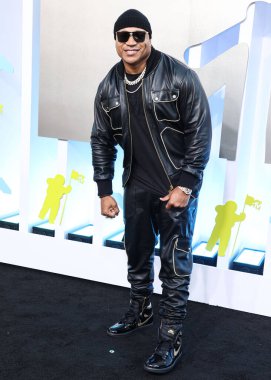 LL Cool J arrives at the 2022 MTV Video Music Awards held at the Prudential Center on August 28, 2022 in Newark, New Jersey, United States. 