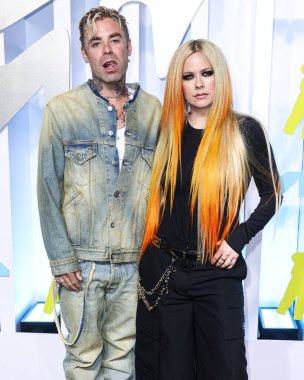 Mod Sun and Avril Lavigne arrive at the 2022 MTV Video Music Awards held at the Prudential Center on August 28, 2022 in Newark, New Jersey, United States. 