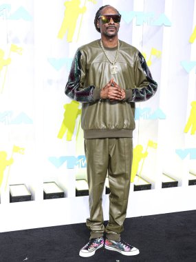 Snoop Dogg arrives at the 2022 MTV Video Music Awards held at the Prudential Center on August 28, 2022 in Newark, New Jersey, United States.