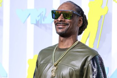 Snoop Dogg arrives at the 2022 MTV Video Music Awards held at the Prudential Center on August 28, 2022 in Newark, New Jersey, United States.
