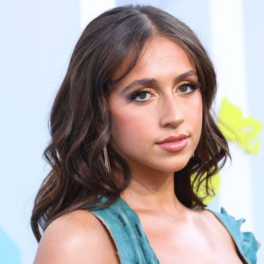 Tate McRae arrives at the 2022 MTV Video Music Awards held at the Prudential Center on August 28, 2022 in Newark, New Jersey, United States.