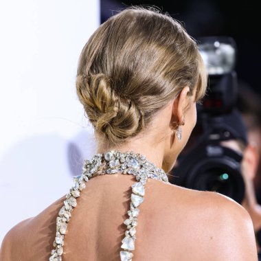Taylor Swift wearing an Oscar de la Renta dress, Christian Louboutin shoes, and Lorraine Schwartz jewelry arrives at the 2022 MTV Video Music Awards held at the Prudential Center on August 28, 2022 in Newark, New Jersey, United States.