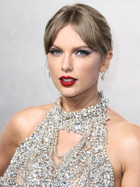 Taylor Swift Wearing Oscar Renta Dress Christian Louboutin Shoes Lorraine — Stock Photo, Image