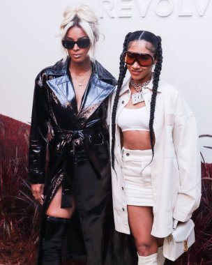 Ciara Prensesi Wilson ve BIA REVOLVE Galerisi NYFW 'ye (New York Moda Haftası) 8 Eylül 2022' de Hudson Yards 'daki The Shops' ta düzenlenen sunum açılış etkinliğine geldiler..