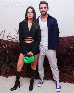 Natalie Joy ve Nick Viall, REVOLVE Galerisi NYFW 'ye (New York Moda Haftası) 8 Eylül 2022' de Hudson Yards 'daki The Shops' ta düzenlenen sunum VIP Açılış etkinliğine katıldılar..