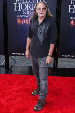 Amerikan özel makyaj efektleri yaratıcısı, televizyon yapımcısı ve yönetmeni Greg Nicotero, 8 Eylül 2022 'de Hollywood Universal Stüdyoları' nda düzenlenen Hollywood Cadılar Bayramı Korku Geceleri Açılış Gecesi 2022 'ye geldi. 