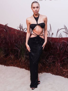 Amerikalı model Alexis Ren, 8 Eylül 2022 'de Hudson Yards' daki The Shops 'ta düzenlenen REVOLVE Gallery NYFW (New York Moda Haftası) 2022 Sunum VIP Açılış etkinliğine geldi..