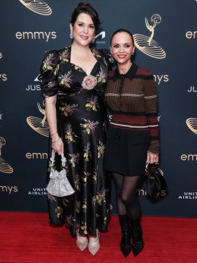Yeni Zelandalı aktris Melanie Lynskey ve Amerikalı aktris Christina Ricci, Televizyon Akademisi 'nin 74. Geleneksel Primetime Emmy Ödülleri Performans Nominee Kutlaması için Televizyon Sanatları ve Bilimler Akademisi' ne geldiler.) 