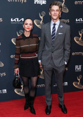 Amerikalı aktris Christina Ricci ve eşi Mark Hampton, Televizyon Akademisi 'nin 9 Eylül 2022 tarihinde Televizyon Sanatları ve Bilimleri Akademisi' nde düzenlenen 74.