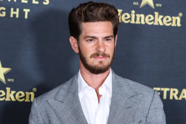 Ralph Lauren kostümü giyen Amerikalı aktör Andrew Garfield, Hollywood Reporter ve SAG-AFTRA 'nın 74. Geleneksel Primetime Emmy Ödülleri' Emmy Adayları Gecesi 'ne 10 Eylül 2022' de Batı Hollywood, Los Angeles, ABD 'deki 8899 Beverly' deki çatı katında gerçekleşti..