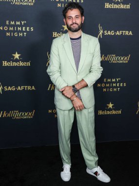 İranlı-Amerikalı aktör Arian Moayed, Hollywood Muhabiri ve SAG-AFTRA 'nın 74. Yıllık Emmy Ödülleri Gecesi' ne 10 Eylül 2022 'de Batı Hollywood, Los Angeles, Kaliforniya' da bulunan 8899 Beverly 'deki çatı katında gerçekleşti.