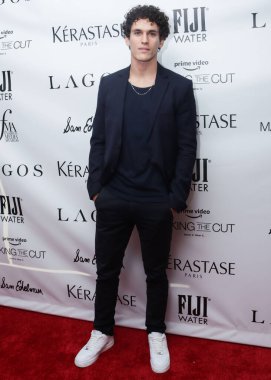 Amerikalı aktör Sam Vartholomeos, The Daily Front Row 'un 9. Geleneksel Moda Medya Ödülleri' ne 10 Eylül 2022 'de Manhattan, New York' ta bulunan Rockefeller Center 'daki Gökkuşağı Odası' nda ulaştı.. 