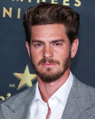 Ralph Lauren kostümü giyen Amerikalı aktör Andrew Garfield, Hollywood Reporter ve SAG-AFTRA 'nın 74. Geleneksel Primetime Emmy Ödülleri' Emmy Adayları Gecesi 'ne 10 Eylül 2022' de Batı Hollywood, Los Angeles, ABD 'deki 8899 Beverly' deki çatı katında gerçekleşti..