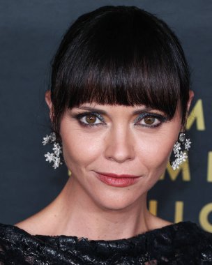 Amerikalı aktris Christina Ricci, Hollywood Reporter ve SAG-AFTRA 'nın 74. Geleneksel Emmy Ödülleri' Emmy Adayları Gecesi 'ne 10 Eylül 2022' de 8899 Beverly 'de Batı Hollywood, Los Angeles, Kaliforniya' da düzenlenen Penthouse 'a geldi.