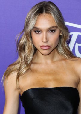 Amerikalı model Alexis Ren, 11 Ağustos 2022 'de NeueHouse Los Angeles, Los Angeles' ta düzenlenen Facebook Oyunuyla Sunulan Genç Hollywood Kutlamalarının Gücü 2022 'ye ulaştı.