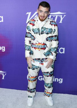 Amerikalı aktör Angus Cloud, 11 Ağustos 2022 'de NeueHouse Los Angeles, Los Angeles' ta düzenlenen Facebook Oyunuyla Sunulan Genç Hollywood Kutlamalarının Gücü 2022 'ye ulaştı..