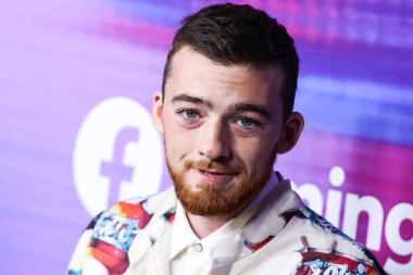 Amerikalı aktör Angus Cloud, 11 Ağustos 2022 'de NeueHouse Los Angeles, Los Angeles' ta düzenlenen Facebook Oyunuyla Sunulan Genç Hollywood Kutlamalarının Gücü 2022 'ye ulaştı..
