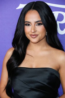Amerikalı şarkıcı Becky G (Rebbeca Marie Gomez), 11 Ağustos 2022 tarihinde Hollywood, Los Angeles, Kaliforniya, ABD 'de düzenlenen NeueHouse Los Angeles' ta düzenlenen Genç Hollywood Oyunları 'nın 2022 Power of Young Hollywood Kutlaması' na geldi..