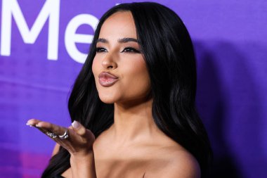 Amerikalı şarkıcı Becky G (Rebbeca Marie Gomez), 11 Ağustos 2022 tarihinde Hollywood, Los Angeles, Kaliforniya, ABD 'de düzenlenen NeueHouse Los Angeles' ta düzenlenen Genç Hollywood Oyunları 'nın 2022 Power of Young Hollywood Kutlaması' na geldi..