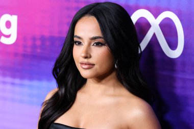 Amerikalı şarkıcı Becky G (Rebbeca Marie Gomez), 11 Ağustos 2022 tarihinde Hollywood, Los Angeles, Kaliforniya, ABD 'de düzenlenen NeueHouse Los Angeles' ta düzenlenen Genç Hollywood Oyunları 'nın 2022 Power of Young Hollywood Kutlaması' na geldi..