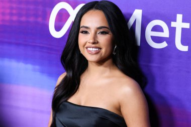 Amerikalı şarkıcı Becky G (Rebbeca Marie Gomez), 11 Ağustos 2022 tarihinde Hollywood, Los Angeles, Kaliforniya, ABD 'de düzenlenen NeueHouse Los Angeles' ta düzenlenen Genç Hollywood Oyunları 'nın 2022 Power of Young Hollywood Kutlaması' na geldi..
