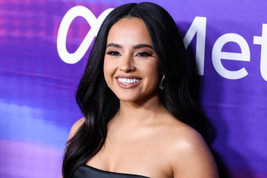 Amerikalı şarkıcı Becky G (Rebbeca Marie Gomez), 11 Ağustos 2022 tarihinde Hollywood, Los Angeles, Kaliforniya, ABD 'de düzenlenen NeueHouse Los Angeles' ta düzenlenen Genç Hollywood Oyunları 'nın 2022 Power of Young Hollywood Kutlaması' na geldi..