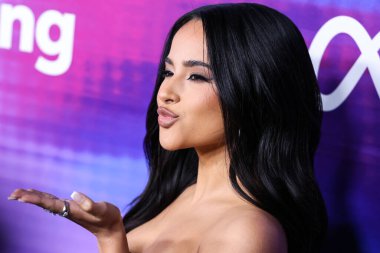 Amerikalı şarkıcı Becky G (Rebbeca Marie Gomez), 11 Ağustos 2022 tarihinde Hollywood, Los Angeles, Kaliforniya, ABD 'de düzenlenen NeueHouse Los Angeles' ta düzenlenen Genç Hollywood Oyunları 'nın 2022 Power of Young Hollywood Kutlaması' na geldi..