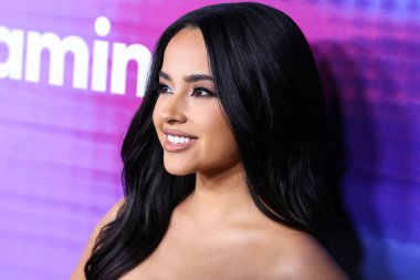 Amerikalı şarkıcı Becky G (Rebbeca Marie Gomez), 11 Ağustos 2022 tarihinde Hollywood, Los Angeles, Kaliforniya, ABD 'de düzenlenen NeueHouse Los Angeles' ta düzenlenen Genç Hollywood Oyunları 'nın 2022 Power of Young Hollywood Kutlaması' na geldi..