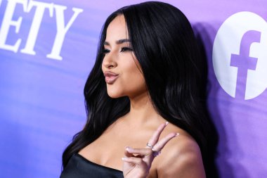 Amerikalı şarkıcı Becky G (Rebbeca Marie Gomez), 11 Ağustos 2022 tarihinde Hollywood, Los Angeles, Kaliforniya, ABD 'de düzenlenen NeueHouse Los Angeles' ta düzenlenen Genç Hollywood Oyunları 'nın 2022 Power of Young Hollywood Kutlaması' na geldi..