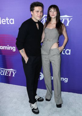 İngiliz model Brooklyn Peltz Beckham ve Amerikalı aktris Nicola Peltz Beckham, 11 Ağustos 2022 'de Hollywood, Los Angeles' taki NeueHouse Los Angeles 'ta düzenlenen Facebook Oyununun Genç Hollywood Kutlamasının 2022 Power of Young Hollywood Kutlaması' na geldiler.