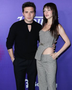 İngiliz model Brooklyn Peltz Beckham ve Amerikalı aktris Nicola Peltz Beckham, 11 Ağustos 2022 'de Hollywood, Los Angeles' taki NeueHouse Los Angeles 'ta düzenlenen Facebook Oyununun Genç Hollywood Kutlamasının 2022 Power of Young Hollywood Kutlaması' na geldiler.