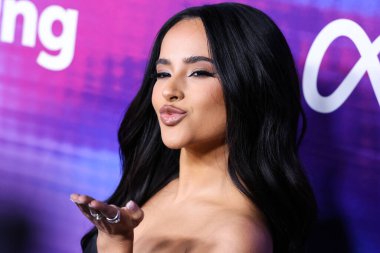Amerikalı şarkıcı Becky G (Rebbeca Marie Gomez), 11 Ağustos 2022 tarihinde Hollywood, Los Angeles, Kaliforniya, ABD 'de düzenlenen NeueHouse Los Angeles' ta düzenlenen Genç Hollywood Oyunları 'nın 2022 Power of Young Hollywood Kutlaması' na geldi..