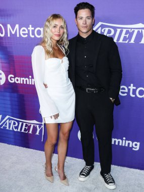 Cassie Rudolph ve Brighton Reinhardt, 11 Ağustos 2022 'de Hollywood, Los Angeles, Kaliforniya, ABD' de düzenlenen NeueHouse Los Angeles 'ta düzenlenen Facebook Oyununun Genç Hollywood Kutlamalarının Gücü 2022' ye geldiler.. 