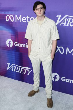 Amerikalı aktör Gianni DeCenzo, 11 Ağustos 2022 'de NeueHouse Los Angeles' ta düzenlenen Facebook Oyunları 'nın sunduğu Variety 2022 Power of Young Hollywood Kutlaması' na geldi.