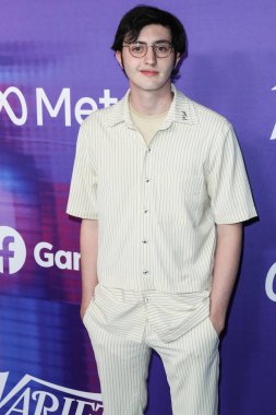 Amerikalı aktör Gianni DeCenzo, 11 Ağustos 2022 'de NeueHouse Los Angeles' ta düzenlenen Facebook Oyunları 'nın sunduğu Variety 2022 Power of Young Hollywood Kutlaması' na geldi.