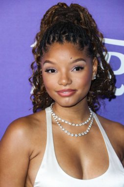 Amerikalı şarkıcı Halle Bailey, 11 Ağustos 2022 'de NeueHouse Los Angeles, Los Angeles' ta düzenlenen Facebook Gaming tarafından sunulan Variety 2022 Power of Young Hollywood Kutlaması 'na geldi.. 